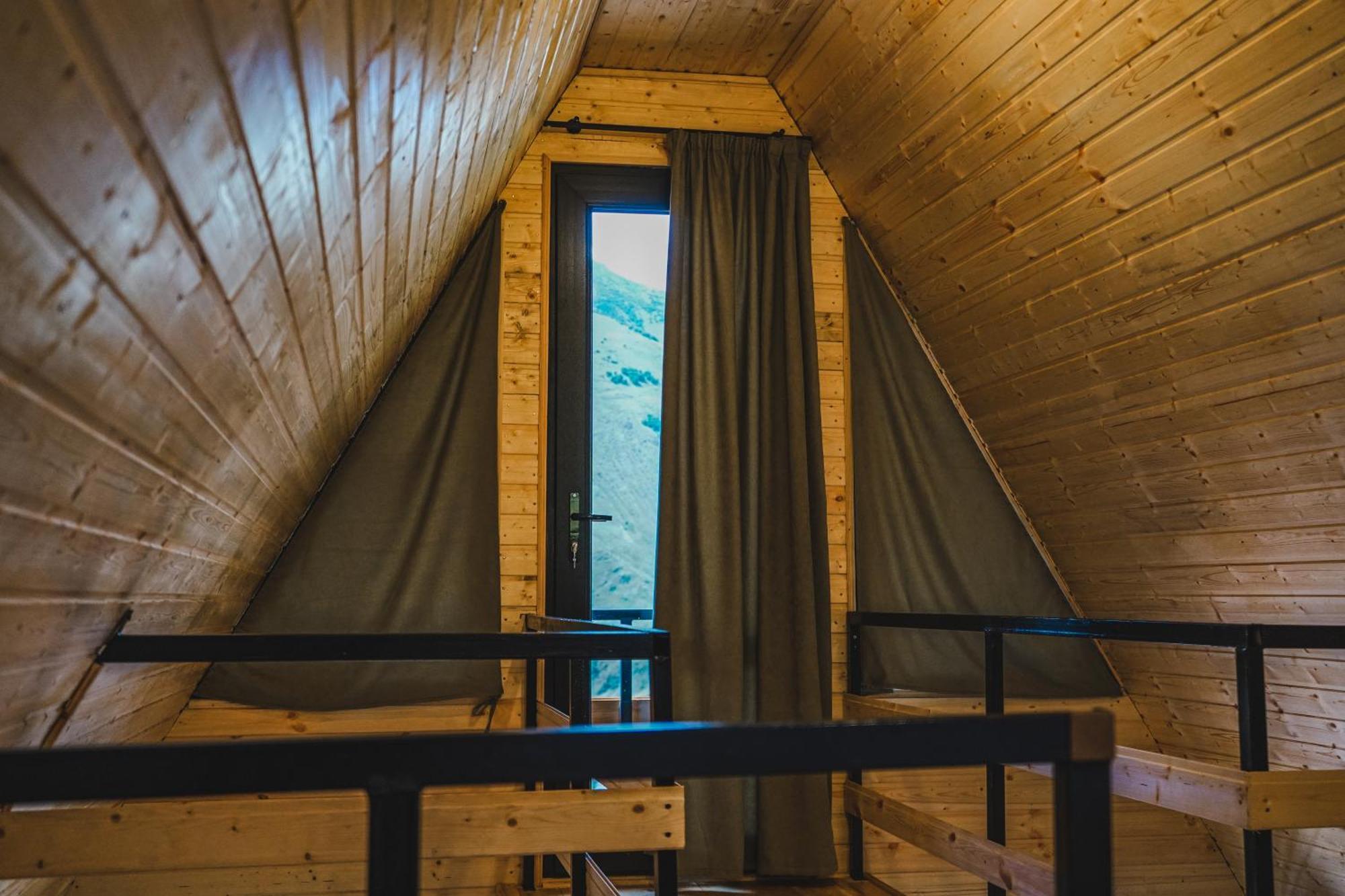 Lonely Mountain Villa Kazbegi Ngoại thất bức ảnh